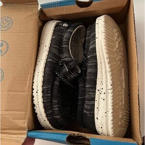 Little boys hey dudes size 7c/toddler